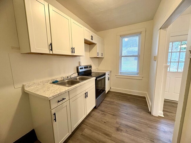 Building Photo - 3 Bedroom 1 Bathroom in Lancaster City!