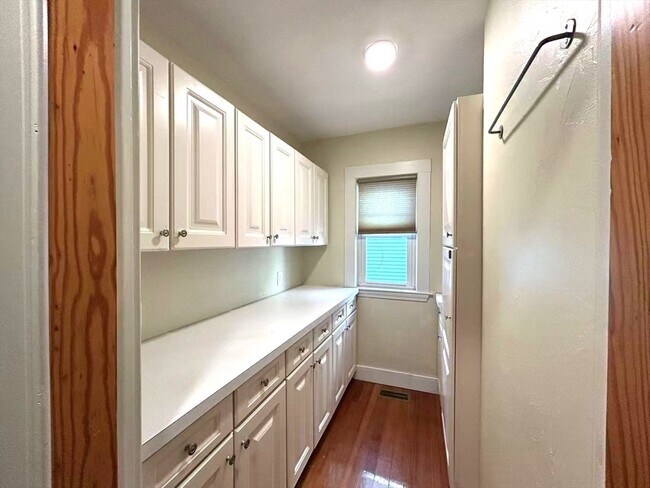 Building Photo - 97 Bowdoin St