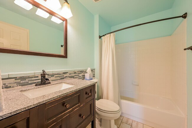 Building Photo - Spacious 4 Bed/ 3.5 Bath Home with Finishe...