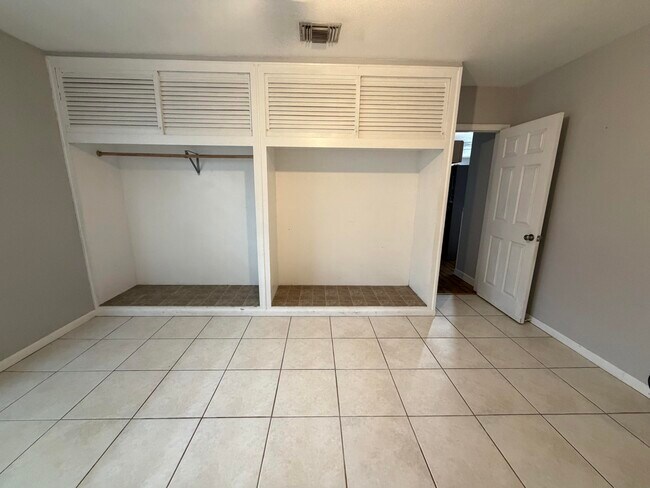 Building Photo - 309 Henthorne Dr