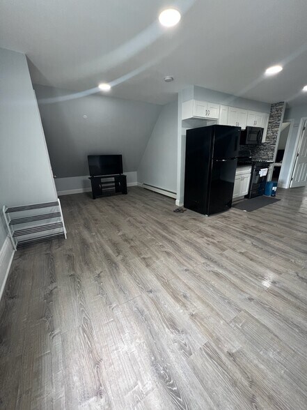 Building Photo - 8 Hecla St