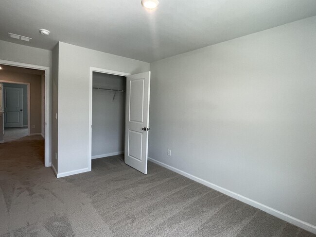 Building Photo - 240 Blue Haw Dr