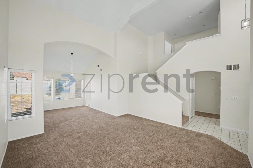 Building Photo - Unit