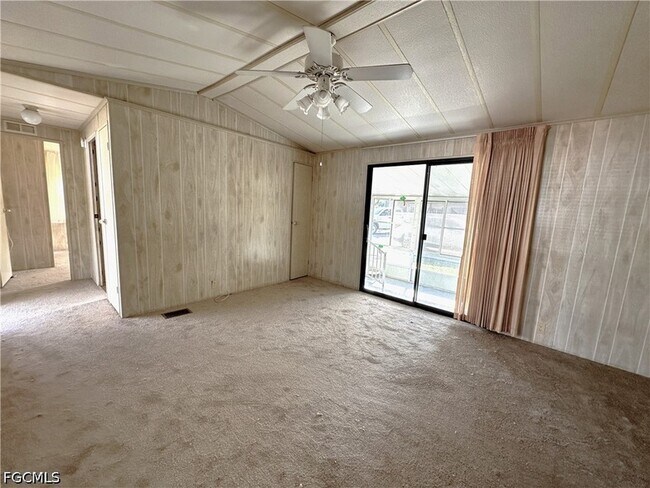 Building Photo - 280 Flame Ln