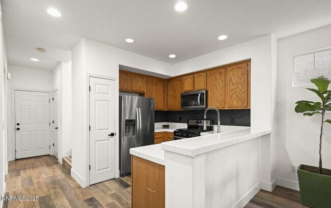 Building Photo - 3890 Dominus Dr