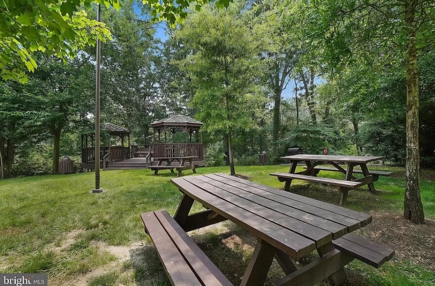 Picnic area - 5901 Mt Eagle Dr