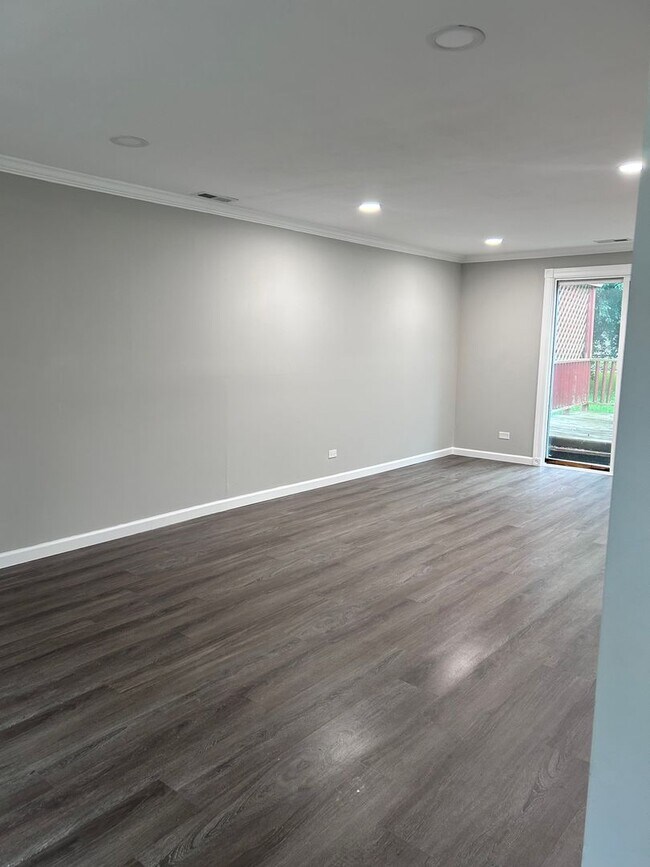 Building Photo - Now Available – Charming 3-Bedroom Home fo...