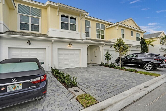 Building Photo - 585 Sanderling Cir