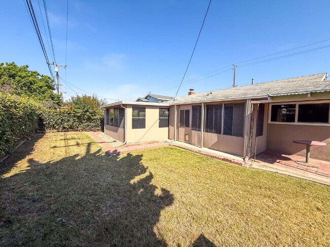 Building Photo - West Oxnard Home For Rent