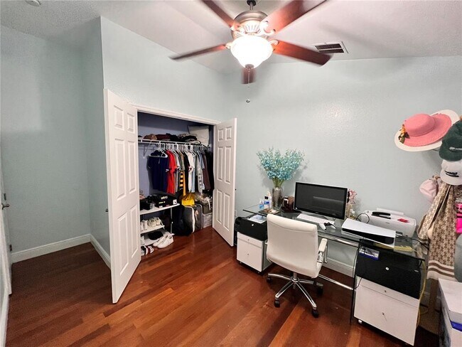 Building Photo - 2847 Oconnell Dr