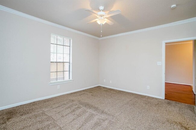 Building Photo - 2255 Braeswood Park Dr