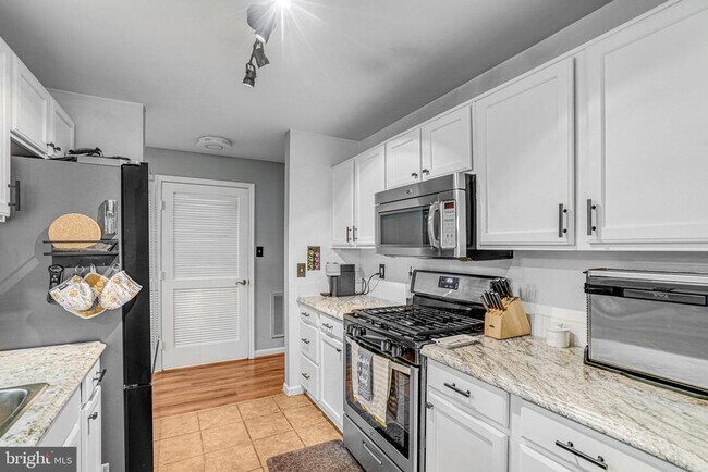 Building Photo - 7501 Calderon Ct