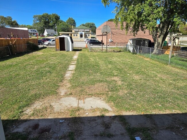 Building Photo - Beautiful 3 Bedroom