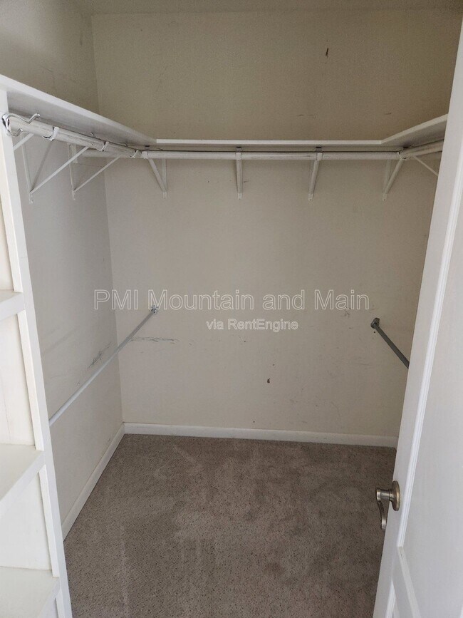 Building Photo - 4000 Laurel Park Hwy