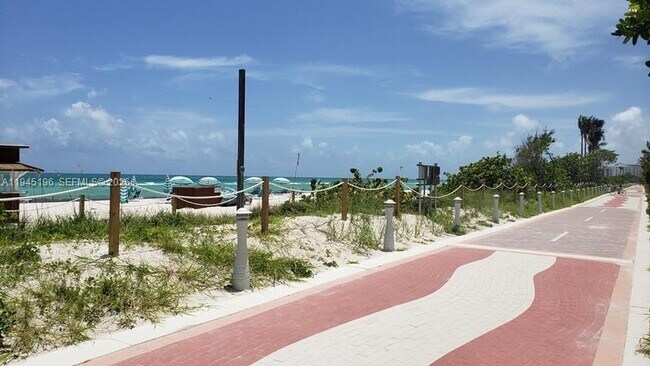 Building Photo - 2899 Collins Ave