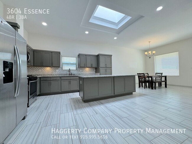 Building Photo - 3604 Essence-