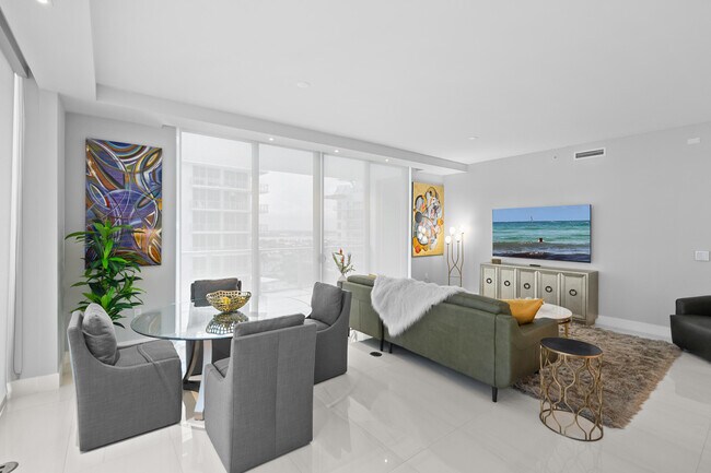 Building Photo - 3100 N Ocean Dr