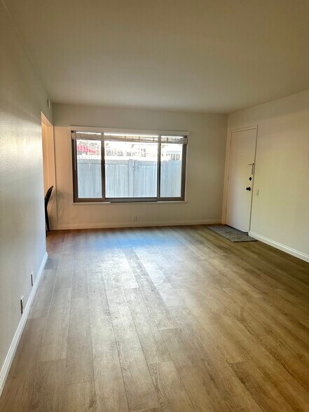 Building Photo - 2207 Moss Ct