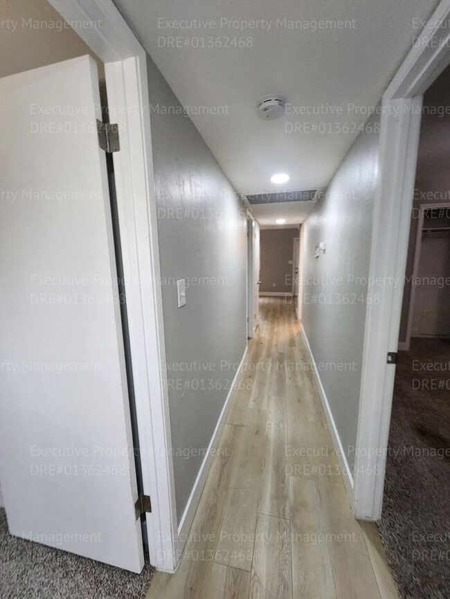 Building Photo - 4 bedroom 2 bath great location.