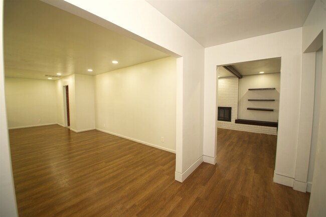 Building Photo - 5105 S Kingston Ave