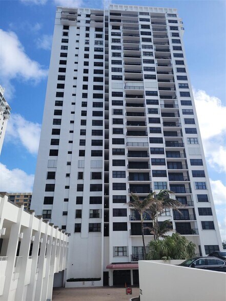 Building Photo - 2401 S Ocean Dr