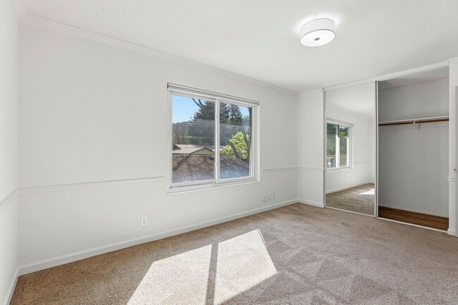 Building Photo - Freshly Renovated Single-Family Townhouse for Rent