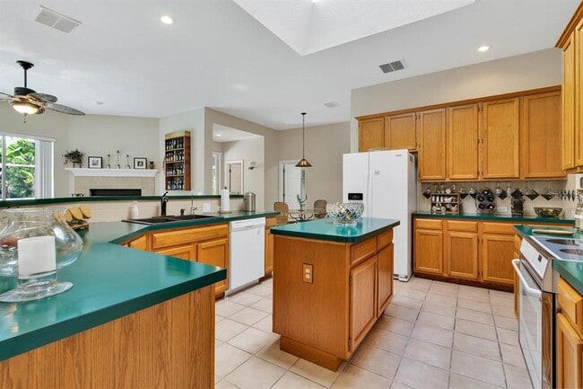 Building Photo - 13903 Bluewater Cir
