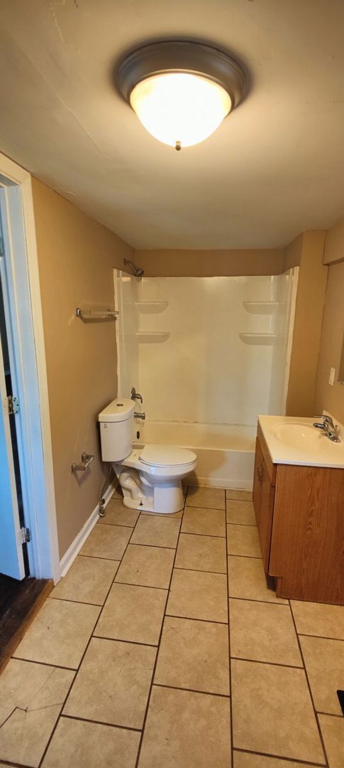 Building Photo - 1520 Lawn Ave