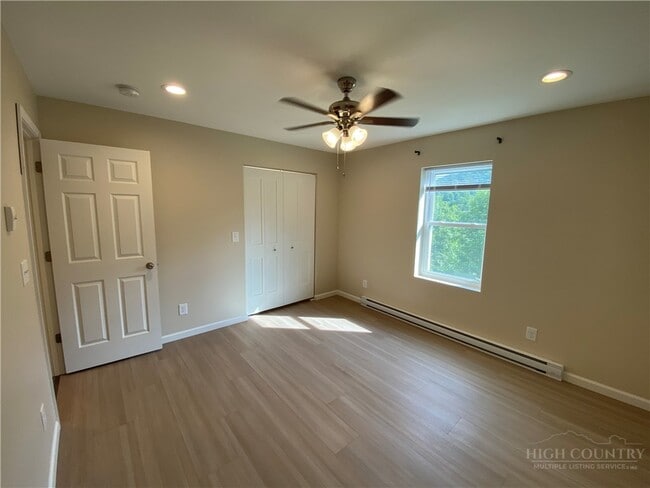 Building Photo - 233 Majestic Vine Ln