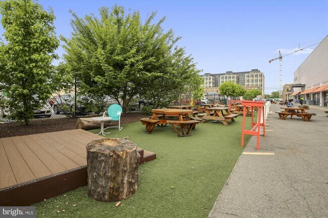 Building Photo - 1102 Staples St NE