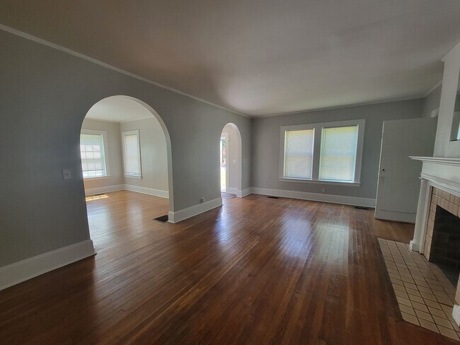 Building Photo - No Luxury Bells and Whistles But a Nice Clean Historic Home