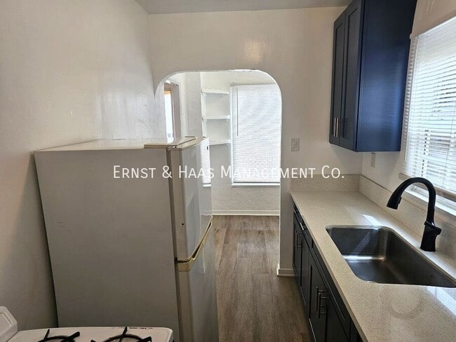Building Photo - 826 Belmont Ave