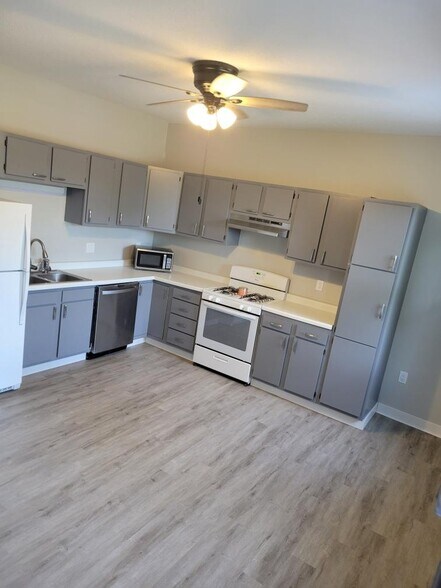 Building Photo - 1122 Valley St