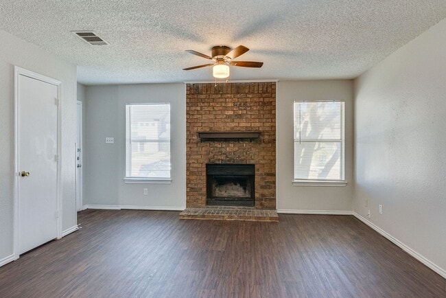 Building Photo - Updated 2022