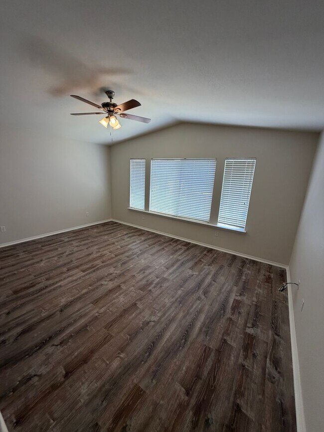 Building Photo - 1810 Baylor Ln