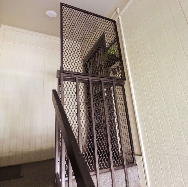 Building Photo - 10150 E Virginia Ave