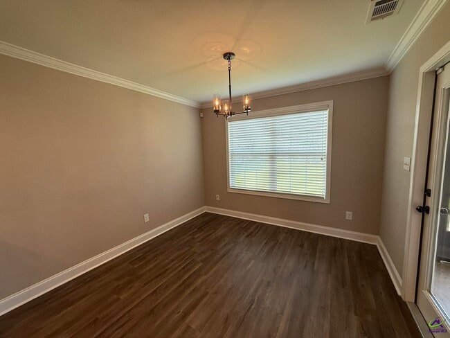 Building Photo - 313 Creek Ridge Dr
