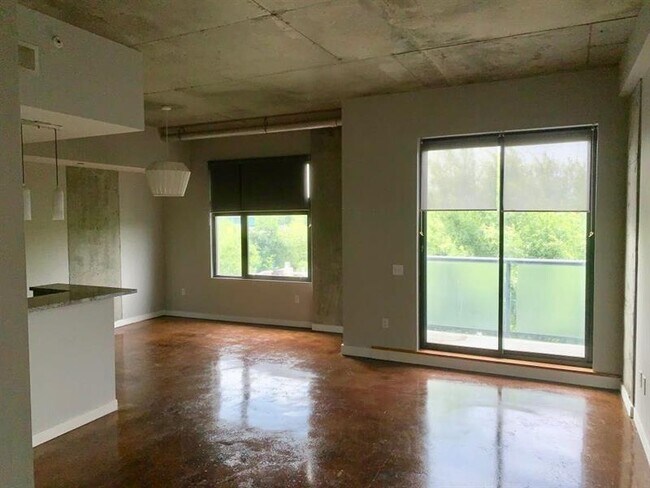 Building Photo - 335 W Ponce de Leon Ave