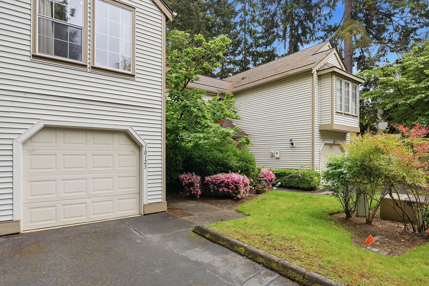 Building Photo - 10123 NE 135th Ln