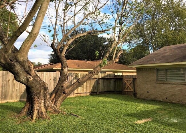 Building Photo - 22602 Fincastle Dr