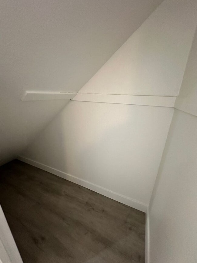 Building Photo - Charming Loft Condo with Balconies, Vaulted Ceilings & Fireplace – For Lease