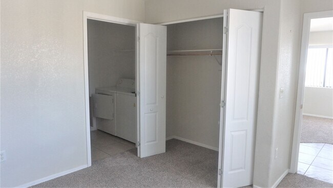 Building Photo - 4410 Buena Loma Way