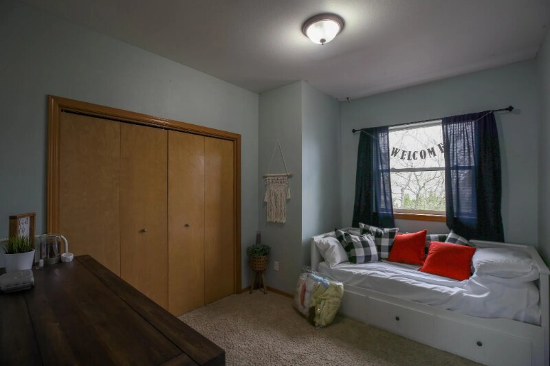 Building Photo - 1555 SW Gilson Ct