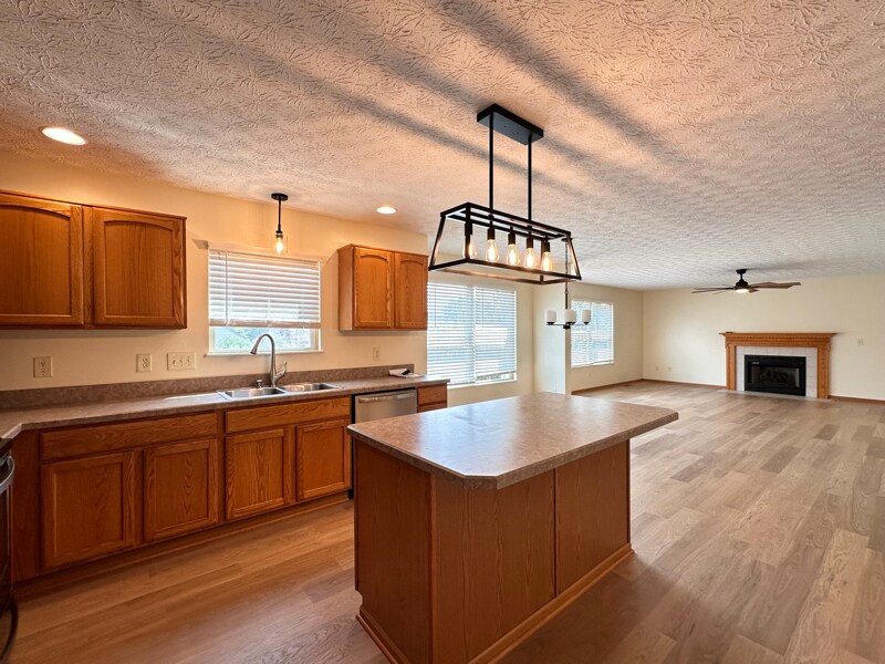 Building Photo - 1553 Grove Hill Dr