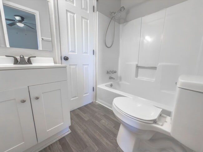 Building Photo - Charming 2BR Townhome in West Ashley – Modern, Bright & Ready for You!