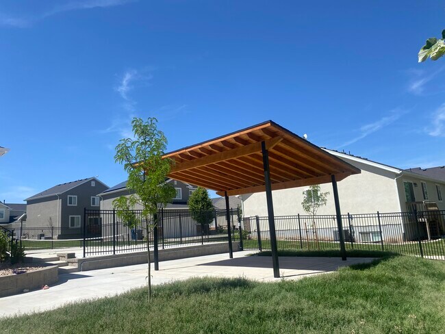 Building Photo - 963 N Apple Seed Ln