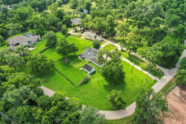 Building Photo - 5511 Greentree Dr