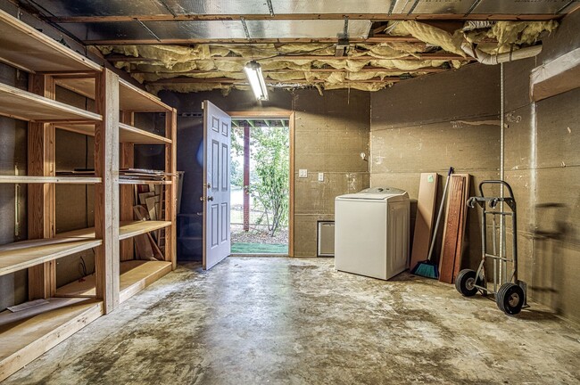 Building Photo - Lake Balboa | Home | Unfurnished