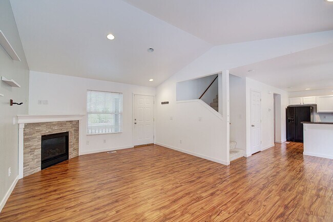 Building Photo - 3Bd/2.5Ba Everett Home
