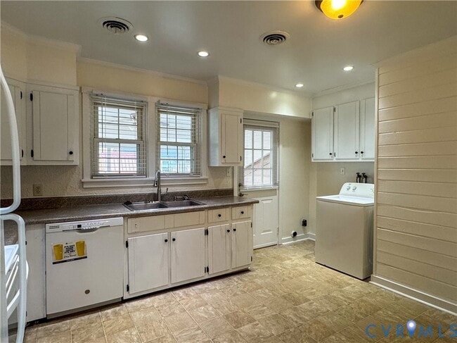 Building Photo - 3305 Luray St